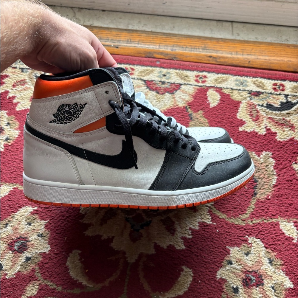 Jordan 1 High “Electro Orange”